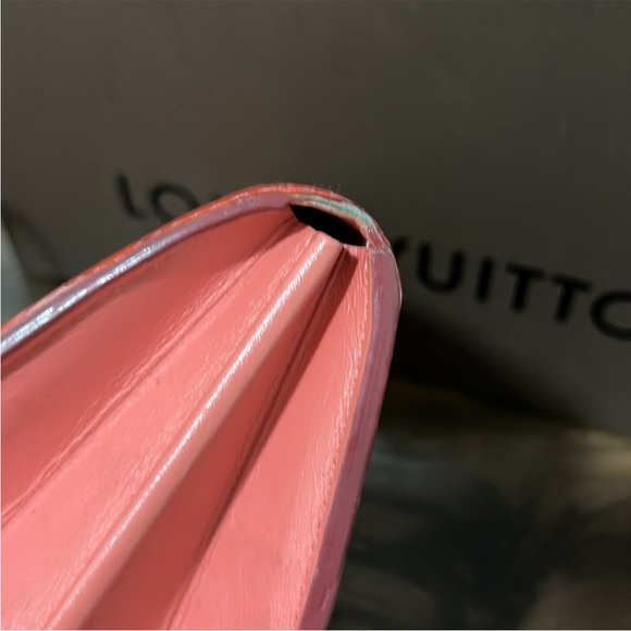 🔥LOUIS VUITTON Vernis Reyur Portefeuille Sarah Limited edition Poppy Petal 1500$ - Picture 3 of 12